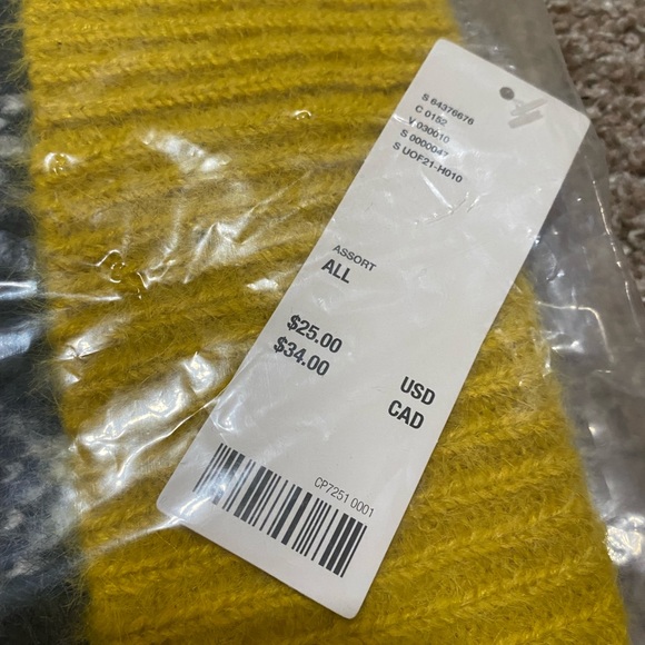 Urban Outfitters Fair Isle Pompom Beanie NWT - Picture 7 of 7